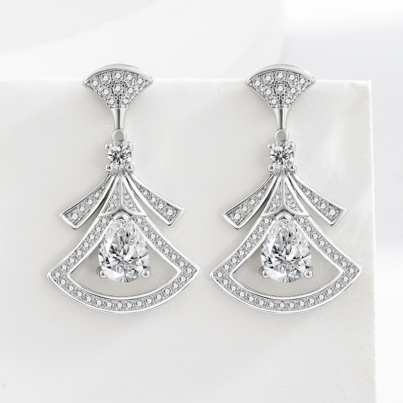 Squisiti orecchini a ventaglio - Body Jewelry Kit recensione e prezzo
