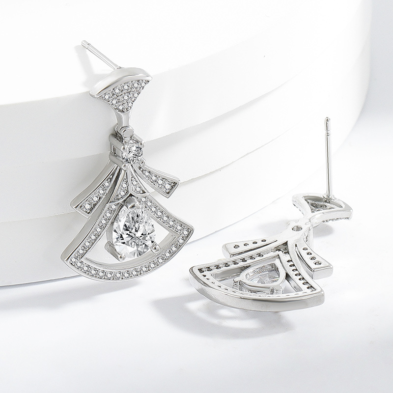 Squisiti orecchini a ventaglio - Body Jewelry Kit recensione e prezzo